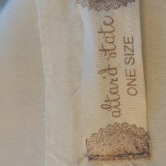 Ladies altar’d state poncho/cover up - Picture 10 of 13